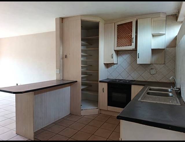 38 BEDROOM FLAT FOR SALE IN VANDERBIJLPARK CW 6